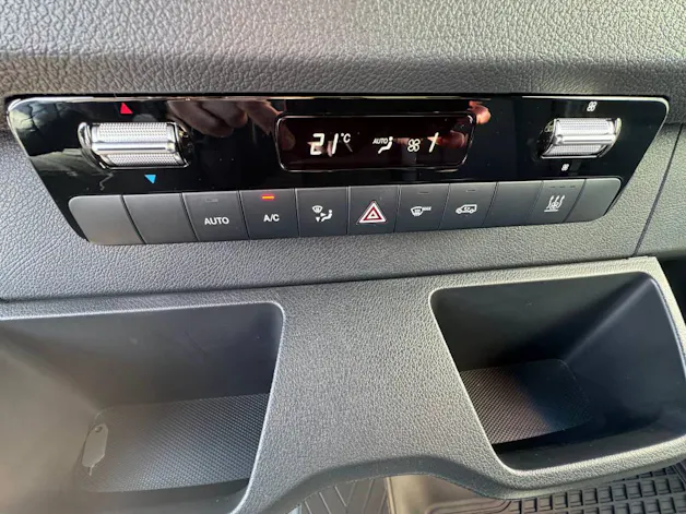 Mercedes-Benz eSprinter 420 Pro Koffer mit Hebebühne 3665 S 81 kWh