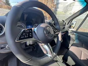 Mercedes-Benz eSprinter 420 Pro Koffer mit Hebebühne 3665 S 81 kWh