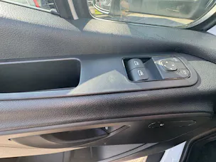 Mercedes-Benz eSprinter 420 Pro Koffer mit Hebebühne 3665 S 81 kWh