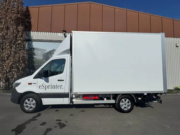 Mercedes-Benz eSprinter 420 Pro Koffer mit Hebebühne 3665 S 81 kWh