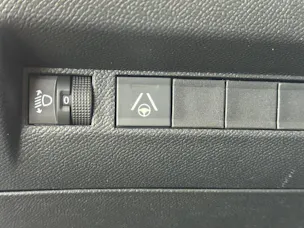 Peugeot 2008 1.2 Hybrid 145 PS ALLURE PREMIUM AUTOMAT