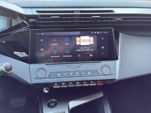 Peugeot 308 SW 1.2 Hybrid 145 PS SYLE AUTOMAT