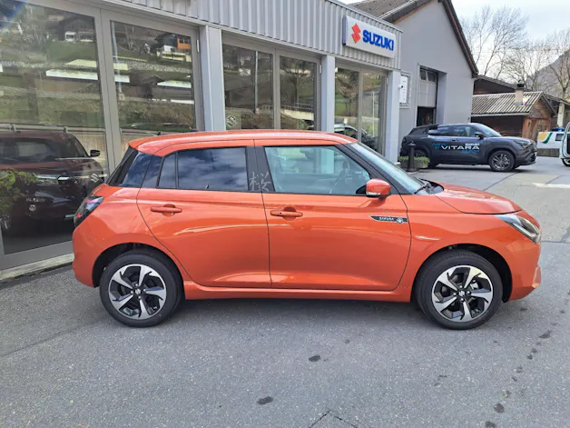 Suzuki Swift 1.2 Sakura Top Hybrid 4x4