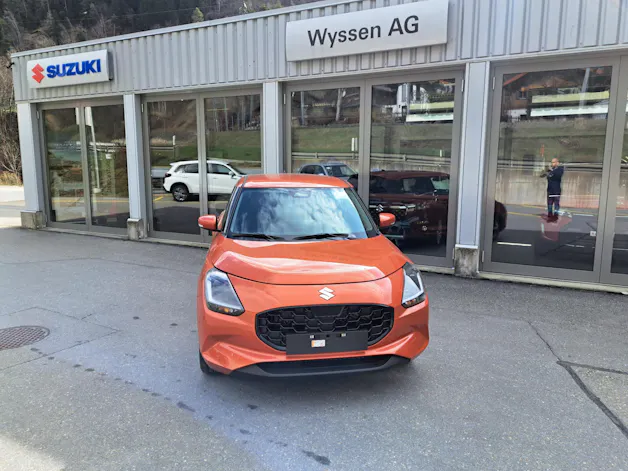 Suzuki Swift 1.2 Sakura Top Hybrid 4x4