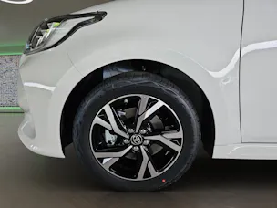 Toyota Yaris 1.5 VVT-i HSD Trend