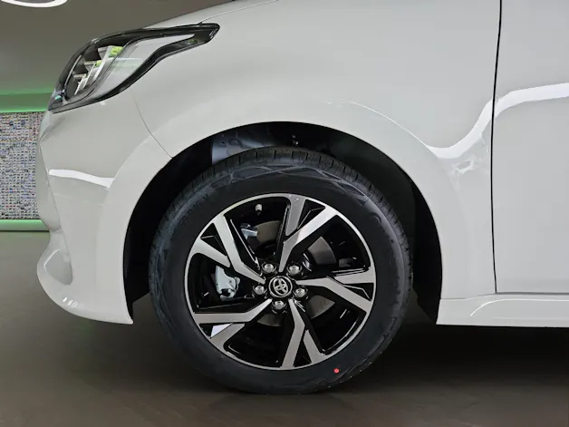 Toyota Yaris 1.5 VVT-i HSD Trend