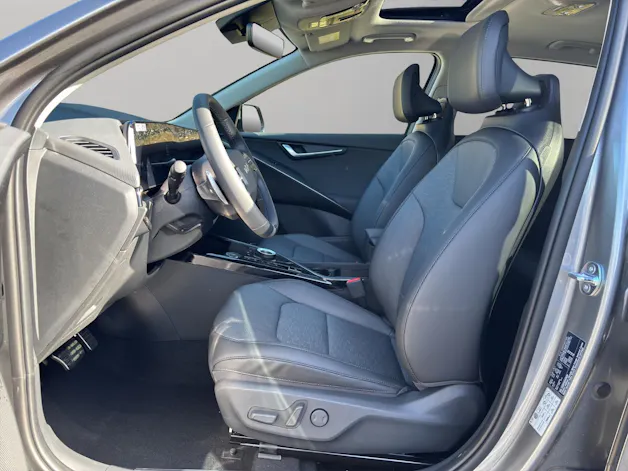 Kia Niro 1.6 GDi Hybrid Style / elektr. Glasschiebedach / Pack Style mit Sitzheizung und Sitzbelüftung / Power-Leasing 0.99%