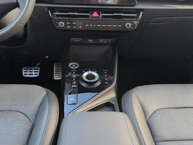 Kia Niro 1.6 GDi Hybrid Style / elektr. Glasschiebedach / Pack Style mit Sitzheizung und Sitzbelüftung / Power-Leasing 0.99%