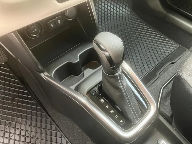 Suzuki Swift 1.2 Sakura Top Hybrid