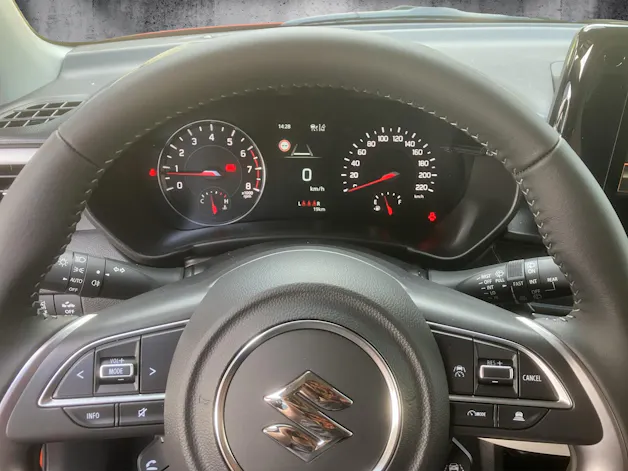 Suzuki Swift 1.2 Sakura Top Hybrid 4x4