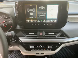 Suzuki Swift 1.2 Sakura Top Hybrid 4x4