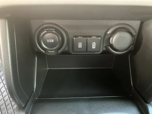 Suzuki Swift 1.2 Sakura Top Hybrid 4x4