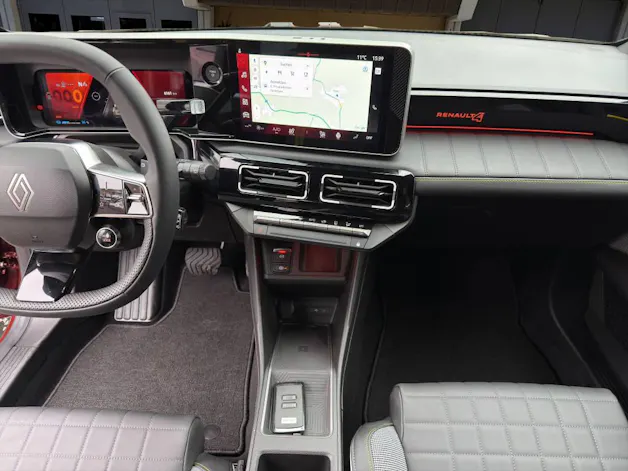 Renault R4 E-Tech Comfort Range iconic