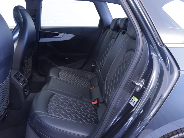 immagine del veicolo AUDI S4
