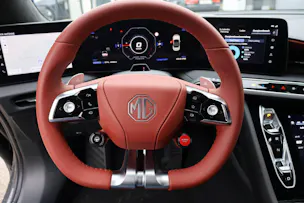 MG Cyberster 77kWh Stoffdach Rot 4WD