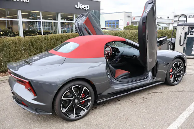 MG Cyberster 77kWh Stoffdach Rot 4WD