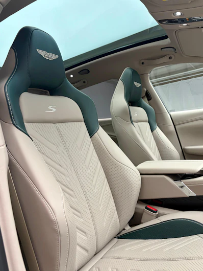immagine del veicolo ASTON MARTIN DBX