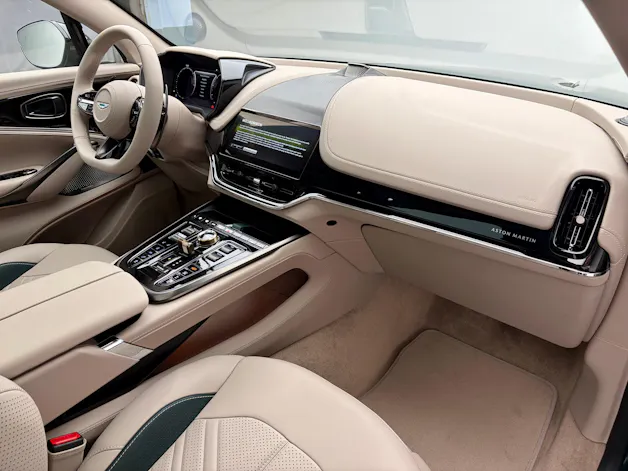 Aston Martin DBX S 4.0 V8 Bi-Turbo (Q - Bronze Styling Pack)