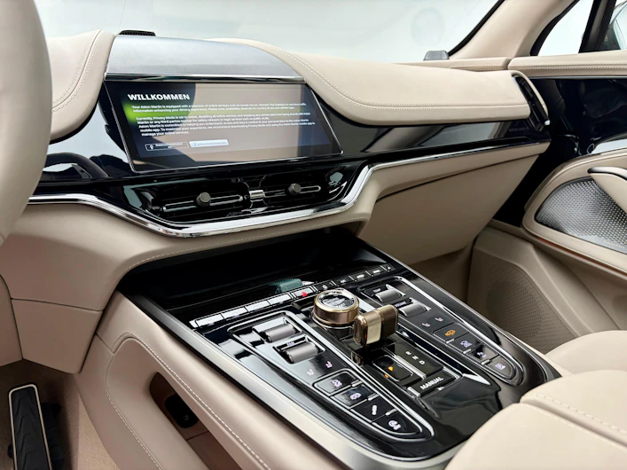 immagine del veicolo ASTON MARTIN DBX
