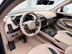 immagine del veicolo ASTON MARTIN DBX S 4.0 V8 Bi-Turbo (Q - Bronze Styling Pack)