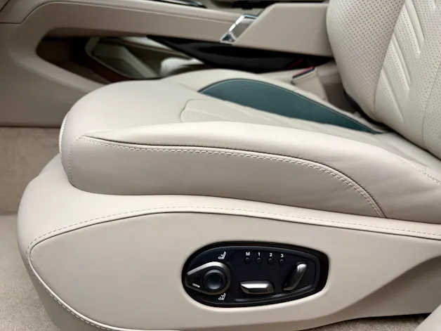 Aston Martin DBX S 4.0 V8 Bi-Turbo (Q - Bronze Styling Pack)