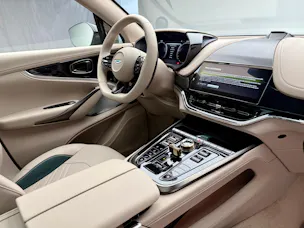 Aston Martin DBX S 4.0 V8 Bi-Turbo (Q - Bronze Styling Pack)