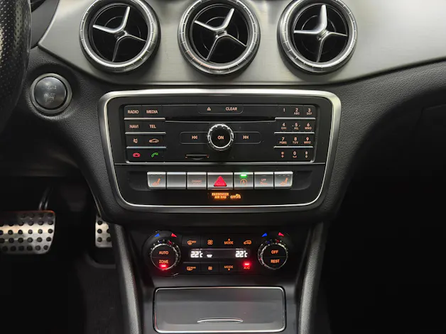 Mercedes-Benz CLA Shooting Br 200 d Swiss Star AMG Line 4M