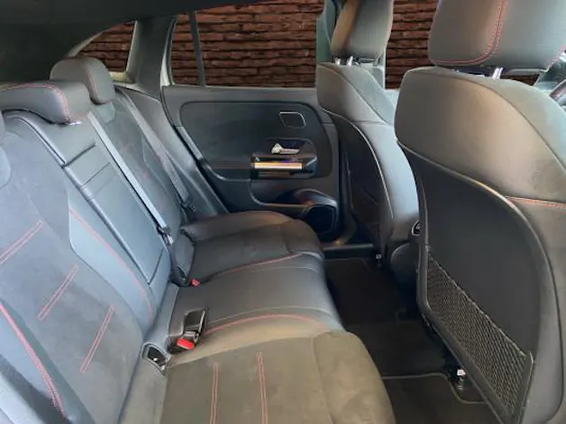Mercedes-Benz EQA 300 4M Swiss Star AMG