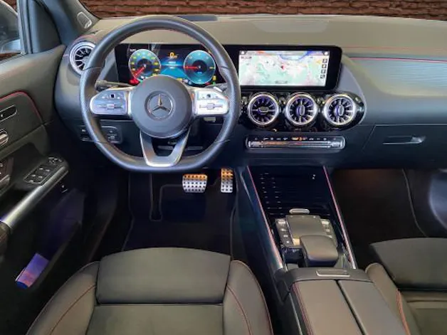 Mercedes-Benz EQA 300 4M Swiss Star AMG