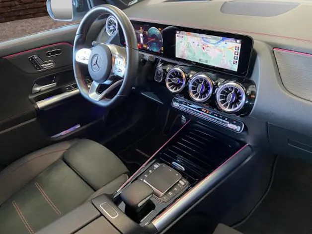Mercedes-Benz EQA 300 4M Swiss Star AMG