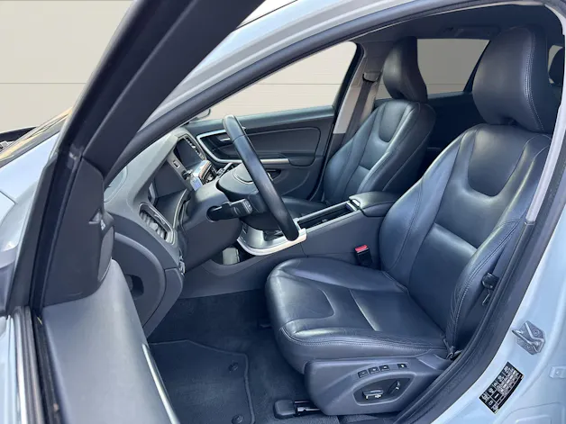 Volvo V60 Kombi 2.0 T6 Executive AWD S/S