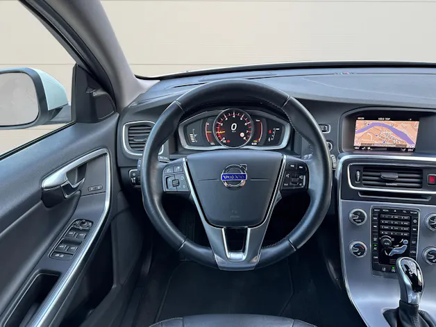 Volvo V60 Kombi 2.0 T6 Executive AWD S/S
