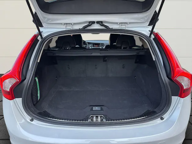 Volvo V60 Kombi 2.0 T6 Executive AWD S/S
