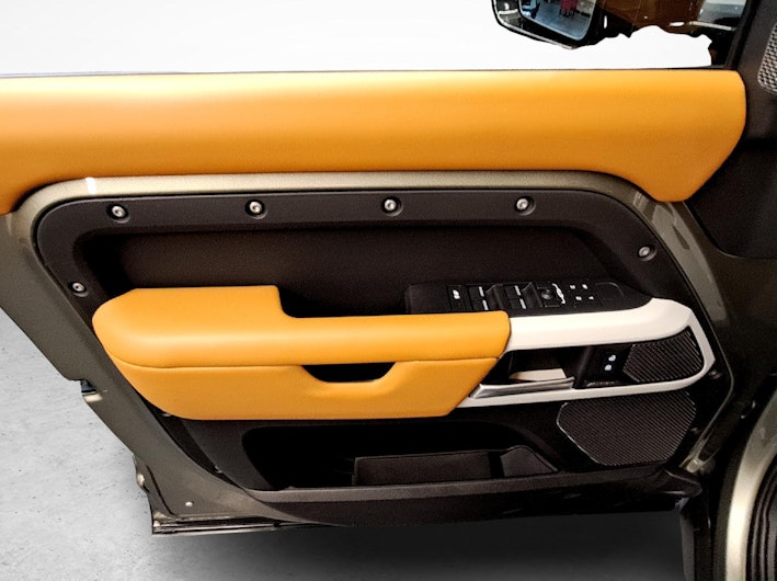 Fahrzeugbild LAND ROVER DEFENDER