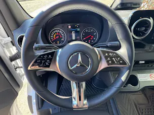 Mercedes-Benz Sprinter 317 CDI Pro Brücke mit Hebebühne 4325 L