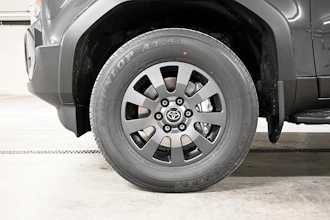 https://vehicle.imgix.net/4227198/af20ca32-01df-46e4-b7dd-1b62224f2b39.jpg