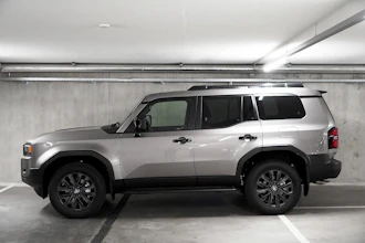 https://vehicle.imgix.net/4227199/8c0f46f7-47a5-47ea-b5dc-3f2465ed1c7a.jpg