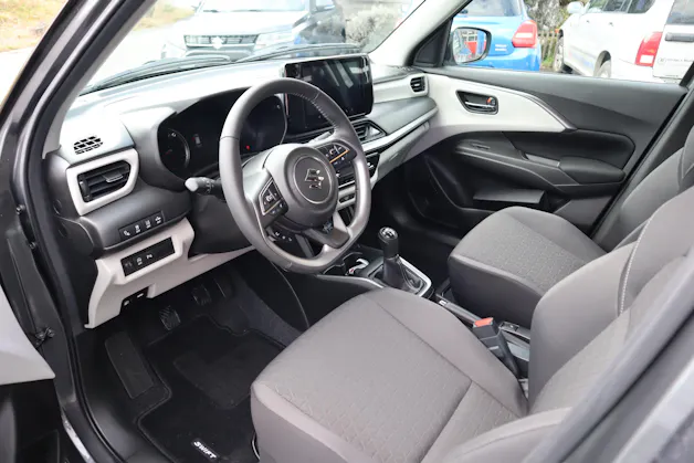 Suzuki Swift 1.2 Sakura Top Hybrid 4x4