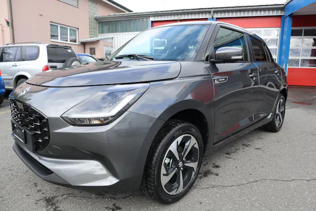 Suzuki Swift 1.2 Sakura Top Hybrid 4x4