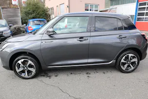 Suzuki Swift 1.2 Sakura Top Hybrid 4x4