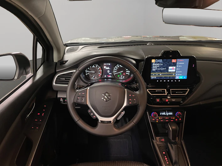 Fahrzeugbild SUZUKI S-CROSS