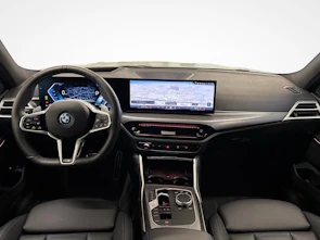 Fahrzeugbild BMW 330e xDrive SAG Touring M-Sport