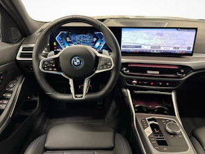 Fahrzeugbild BMW 330e xDrive SAG Touring M-Sport