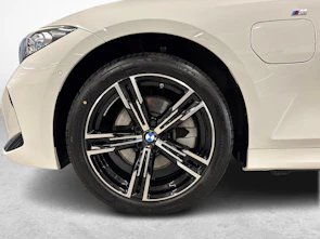 Fahrzeugbild BMW 330e xDrive SAG Touring M-Sport