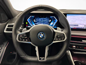 Fahrzeugbild BMW 330e xDrive SAG Touring M-Sport