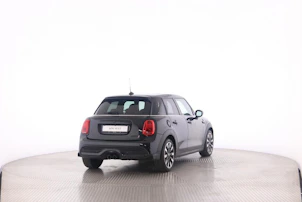 Fahrzeugbild MINI F55 2.0i Cooper S