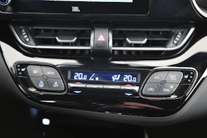 image du véhicule TOYOTA C-HR 2.0 VVTi HSD Move