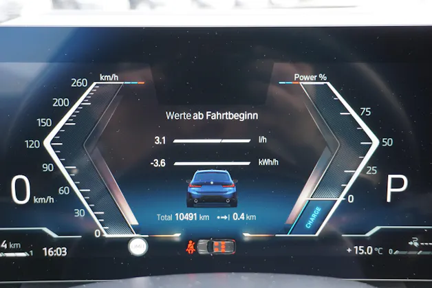 BMW 330e x DriveTouring Steptronic M Sport