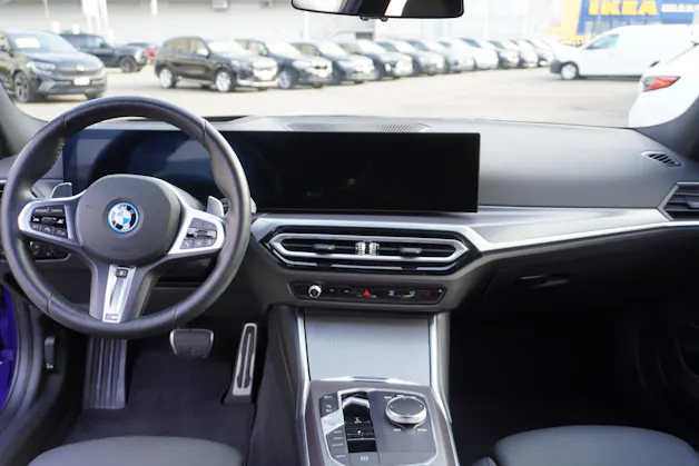 BMW 330e x DriveTouring Steptronic M Sport