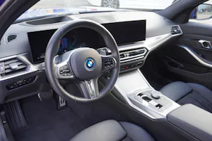 BMW 330e x DriveTouring Steptronic M Sport